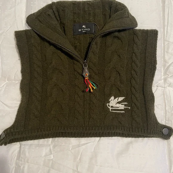 Etro army green cable knit vest w/ logo! - Picture 3 of 6